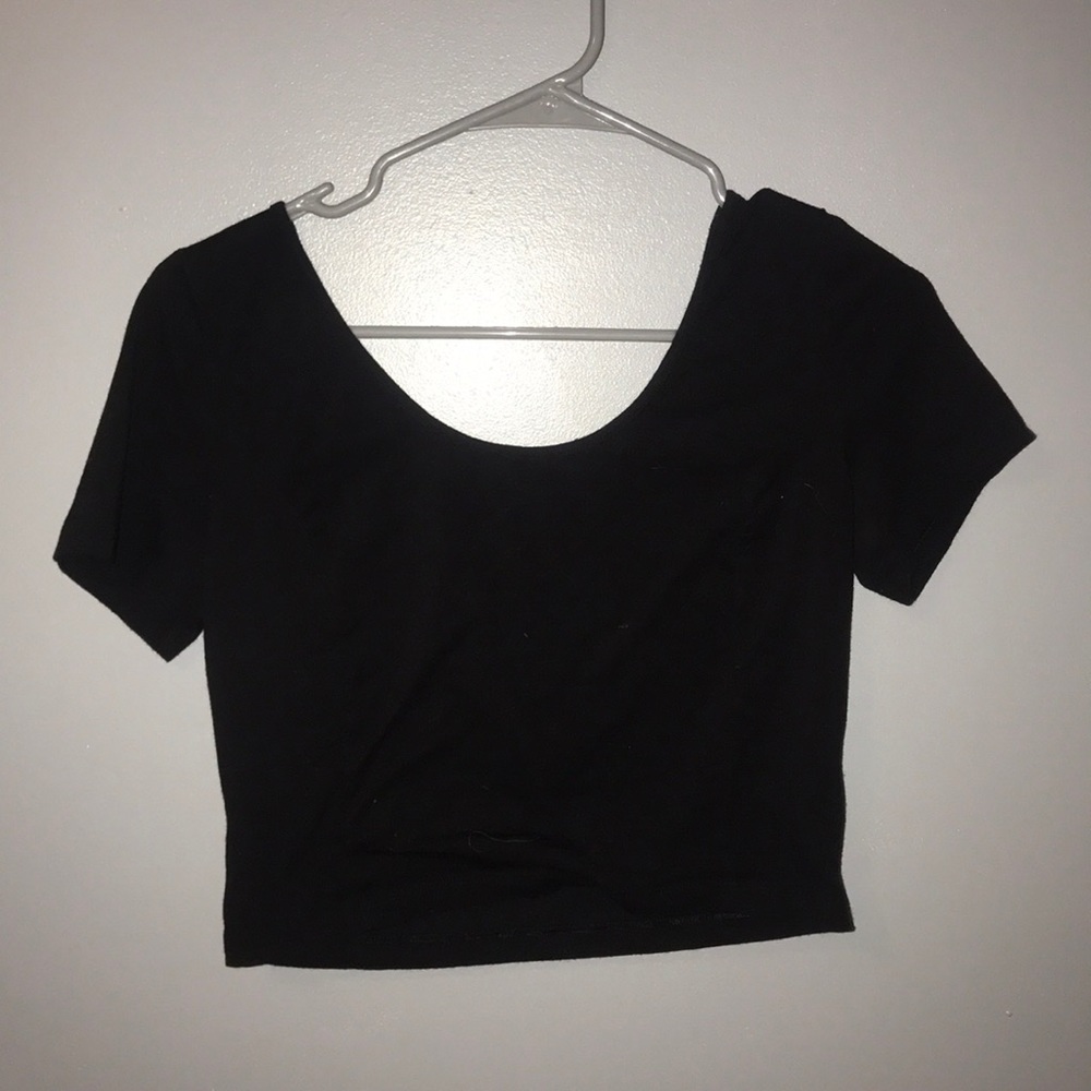 scoop neck cropped top